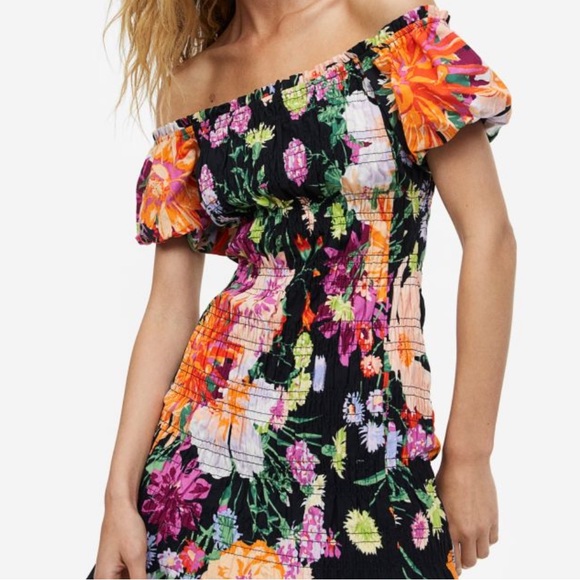 H&M Smocked Floral Off-the-shoulder Dress - Picture 4 of 4